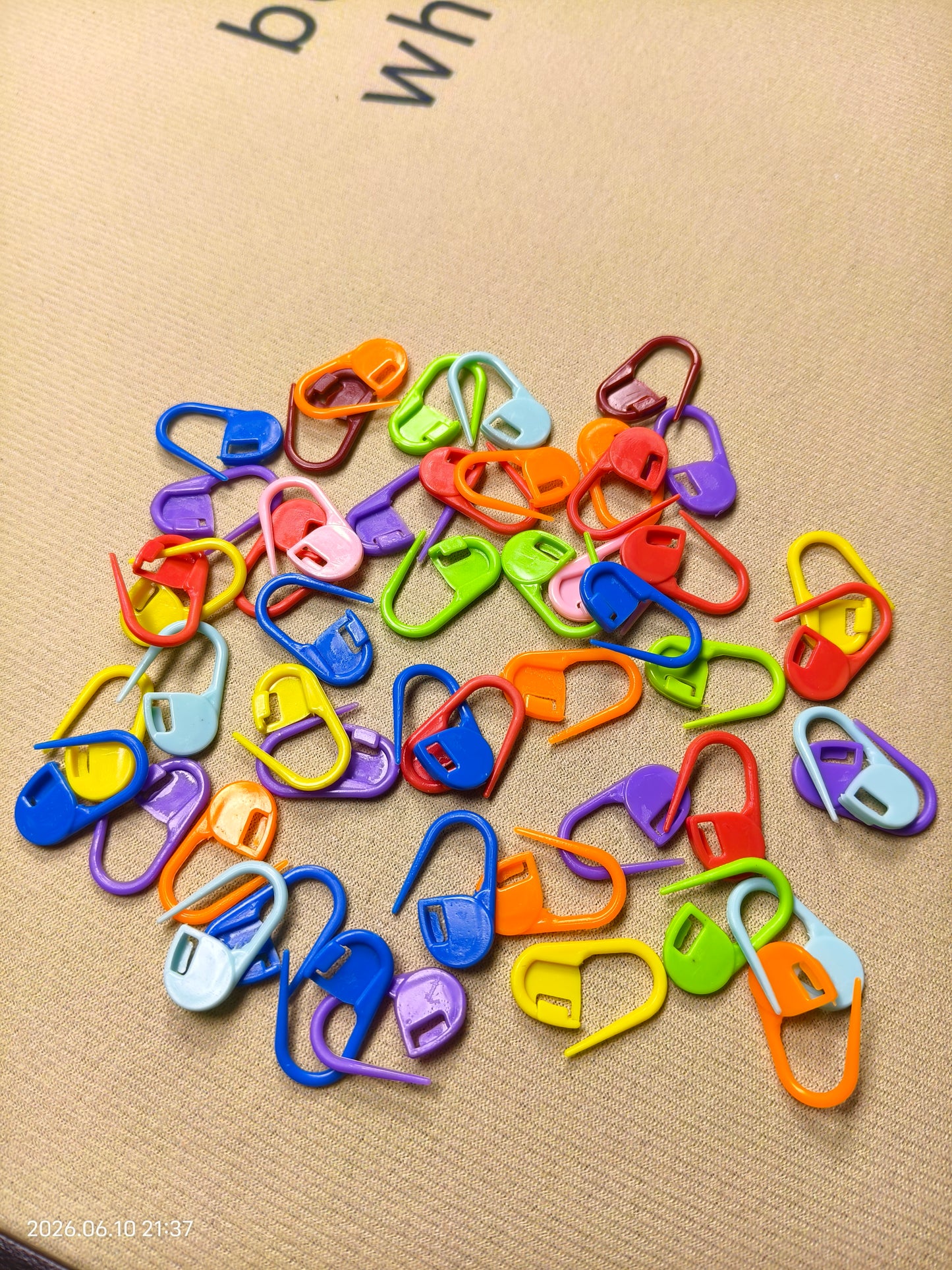 Plastic Stitch Markers – Assorted Colors | 10, 20, 50 Packs for Crochet & Knitting