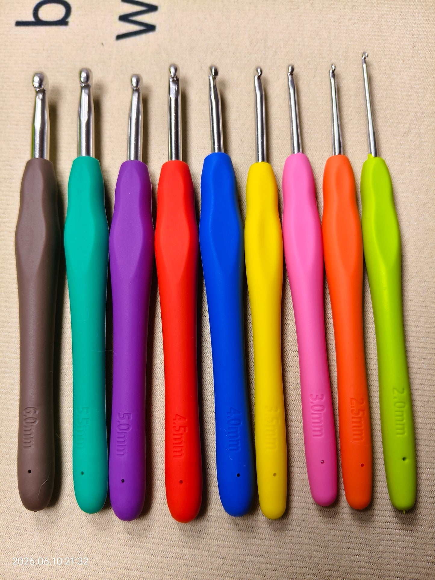 Crochet Hook Full Set – 9 Sizes (2.0mm - 6.0mm) with Ergonomic Silicone Grip