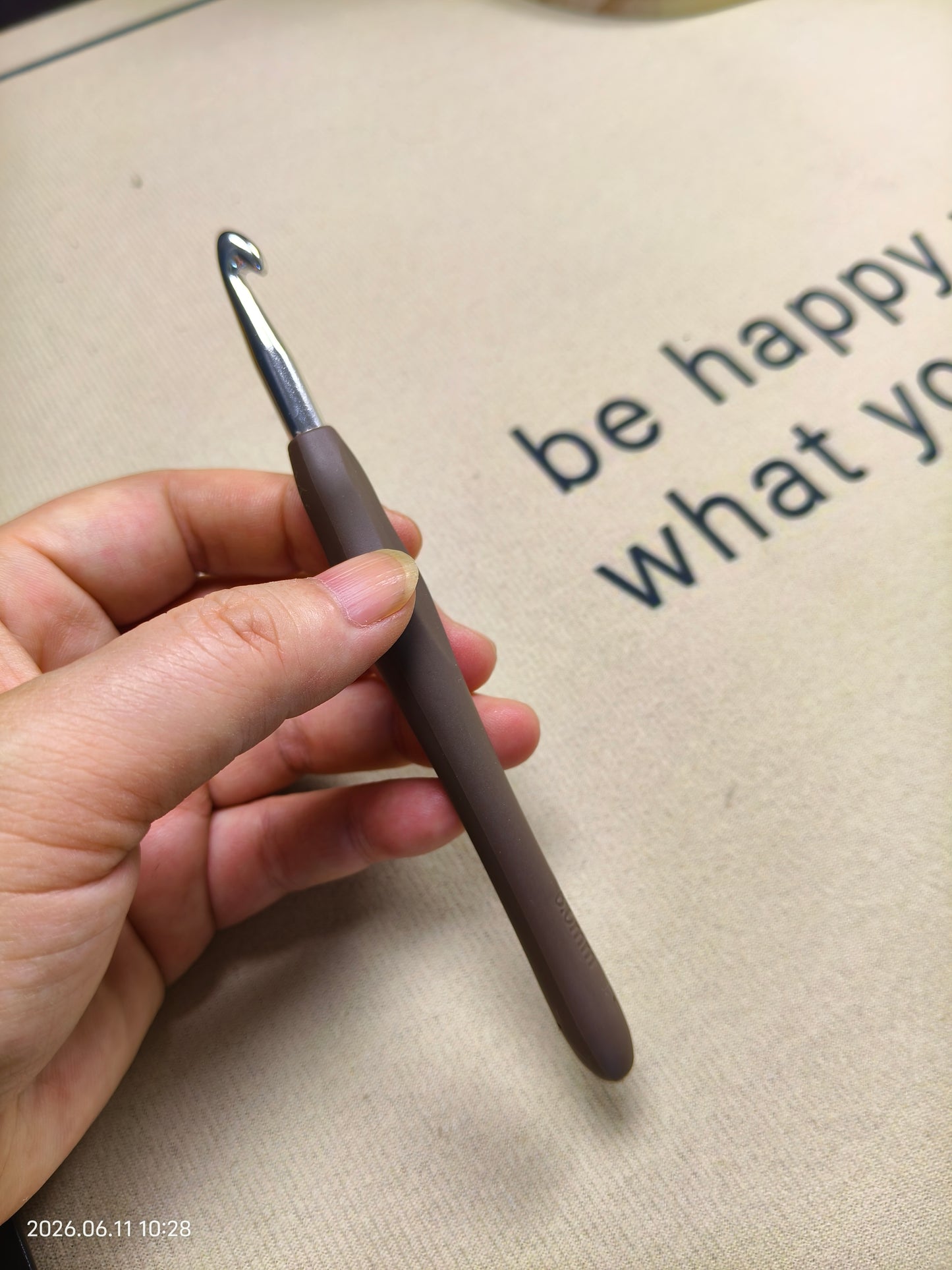 6.0mm Crochet Hook – Ergonomic Soft Grip Handle for Comfortable Crocheting
