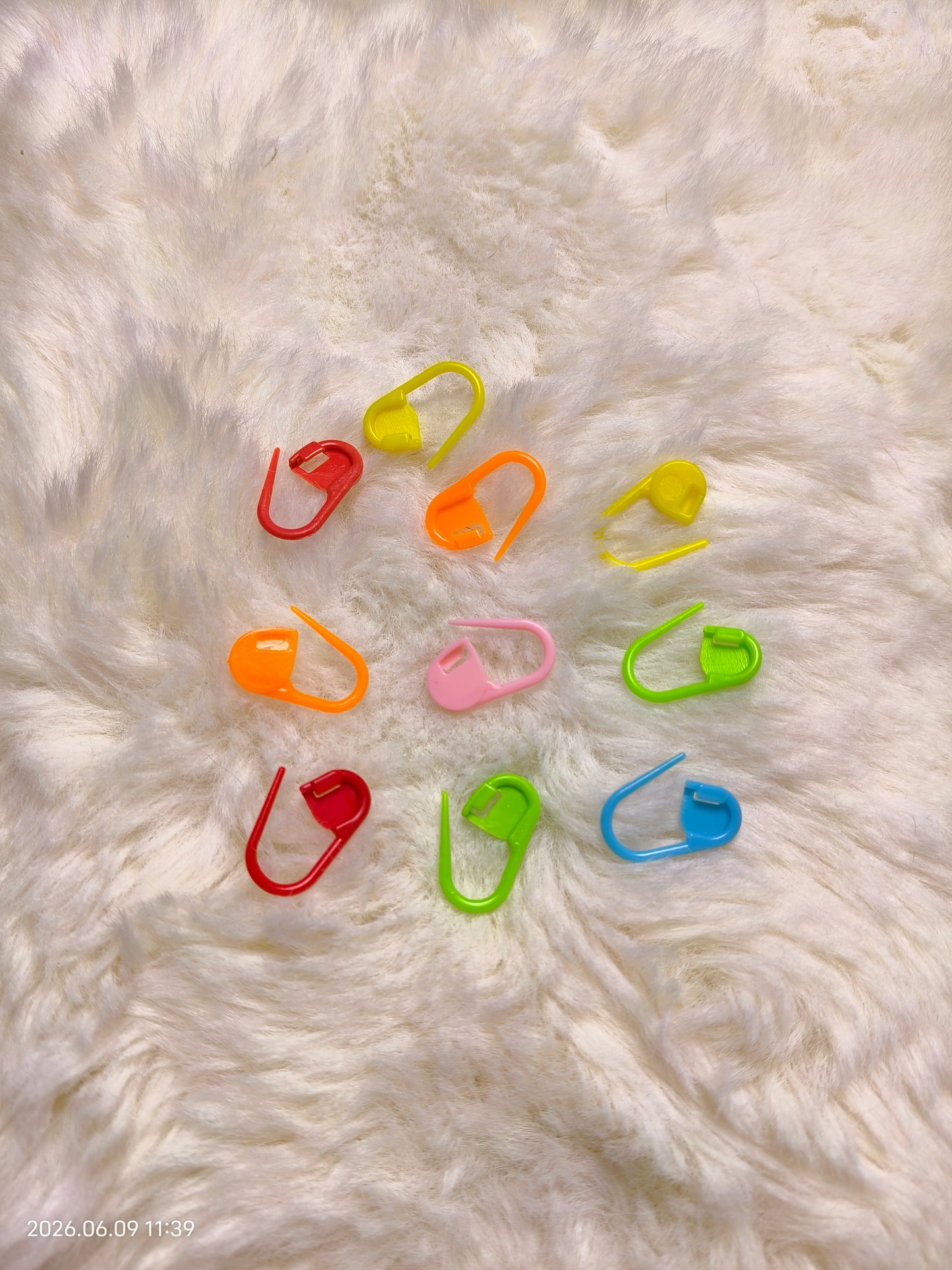 Plastic Stitch Markers – Assorted Colors | 10, 20, 50 Packs for Crochet & Knitting