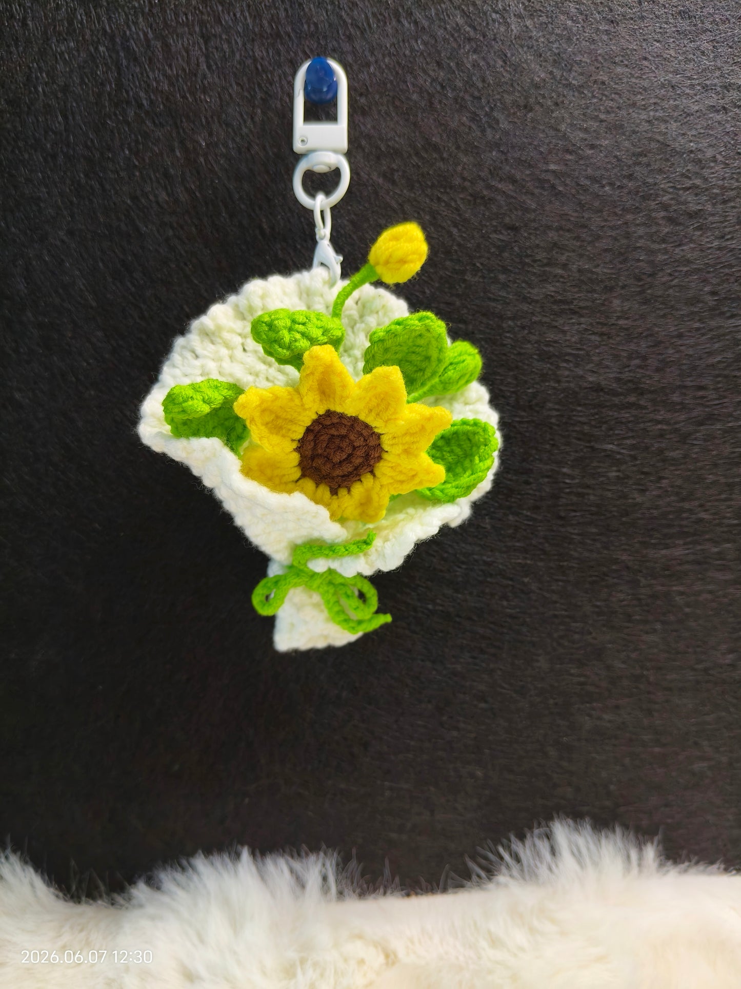 Crochet Sunflower Hand Bouquet Pendant | Mini Flower Bunch Charm for Bag or Keychain