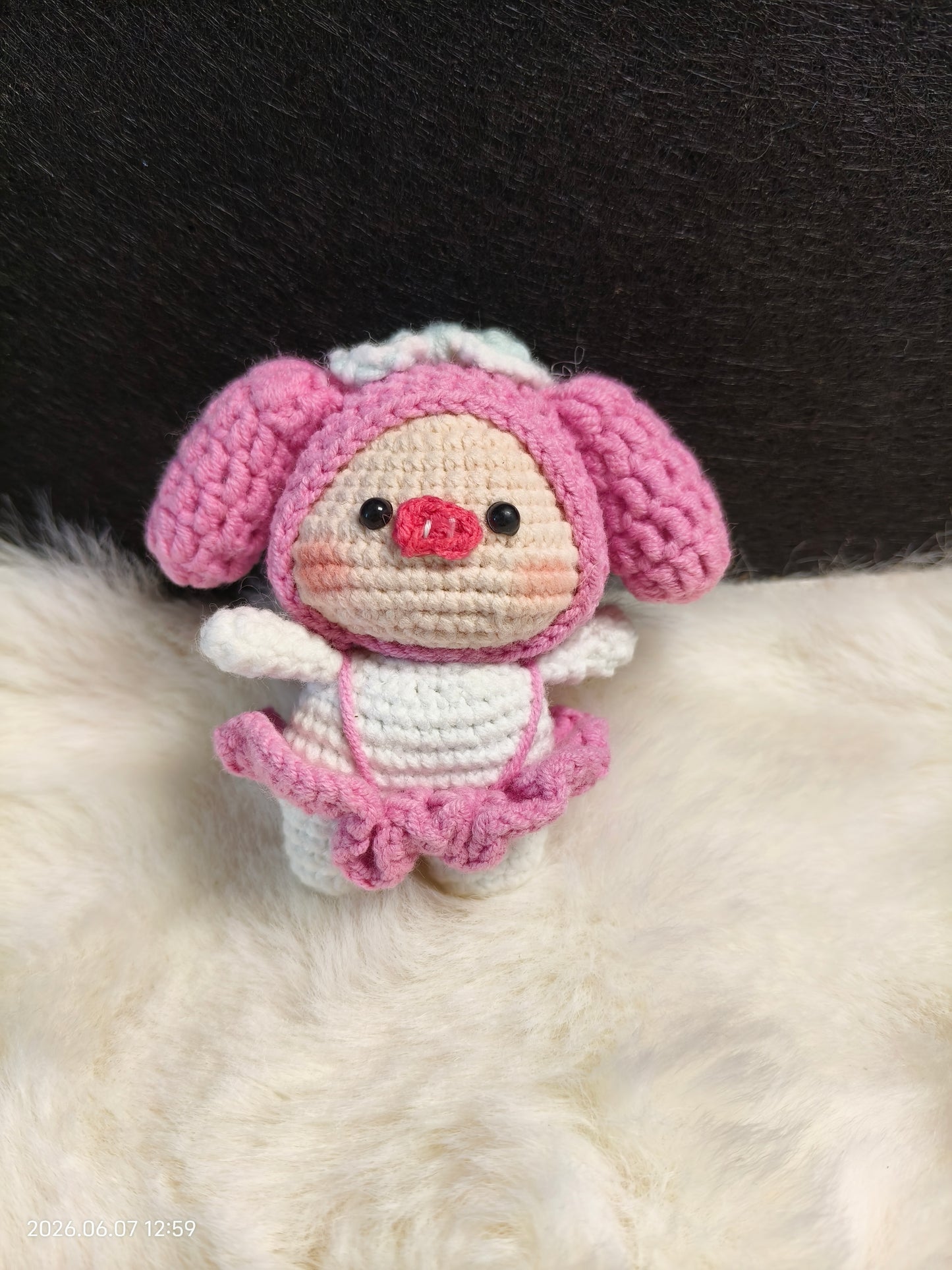 Crochet Dress-Up Pig with Removable Hat | Handmade Amigurumi for Shelf or Gift