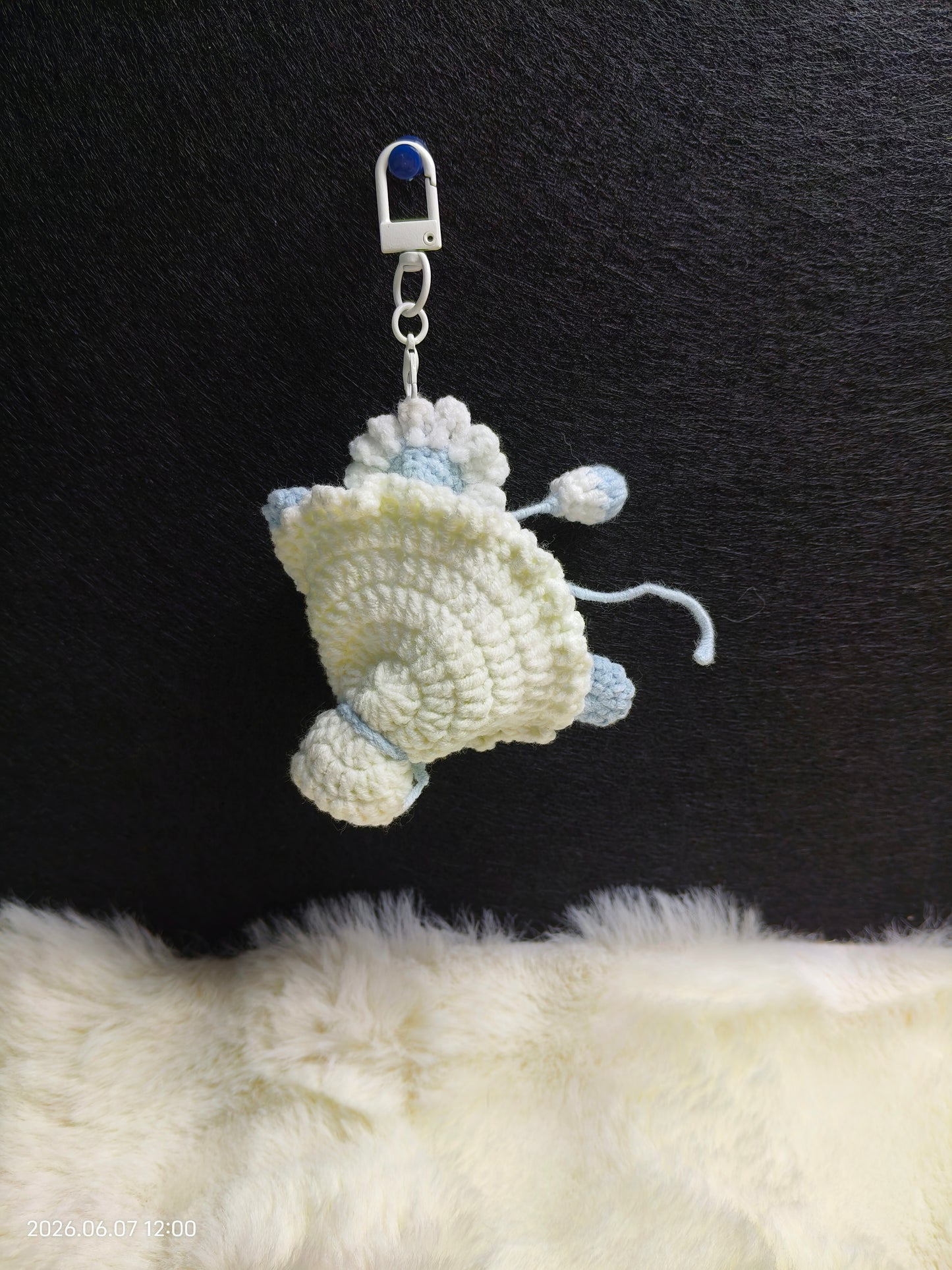 Crochet Blue & White Daisy Bouquet Pendant | Handmade Flower Charm for Bag, Keychain or Car