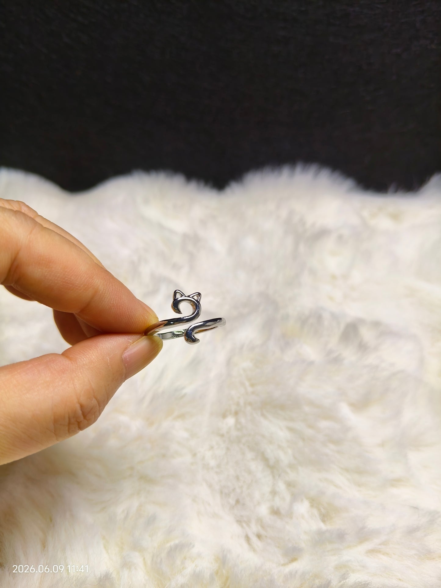Crochet Tension Ring – Cat Design with Adjustable Silver Band | Yarn Guide for Even Stitches