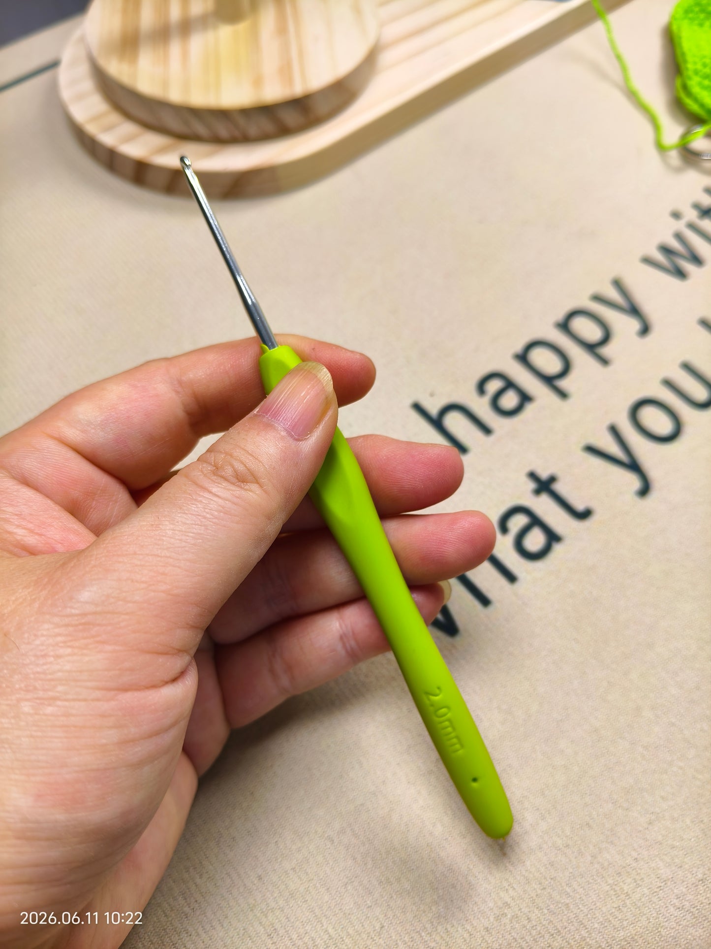 2.0mm Crochet Hook – Ergonomic Soft Grip Handle for Comfortable Crocheting