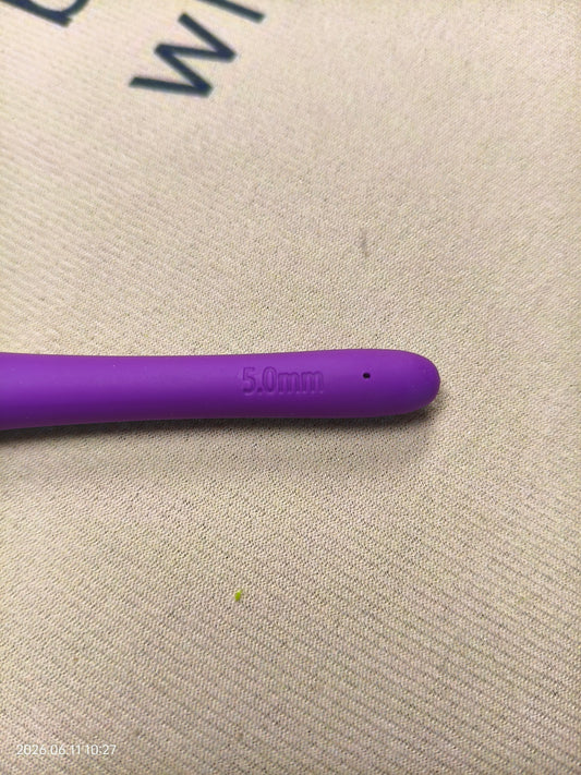 5.0mm Crochet Hook – Ergonomic Soft Grip Handle for Comfortable Crocheting