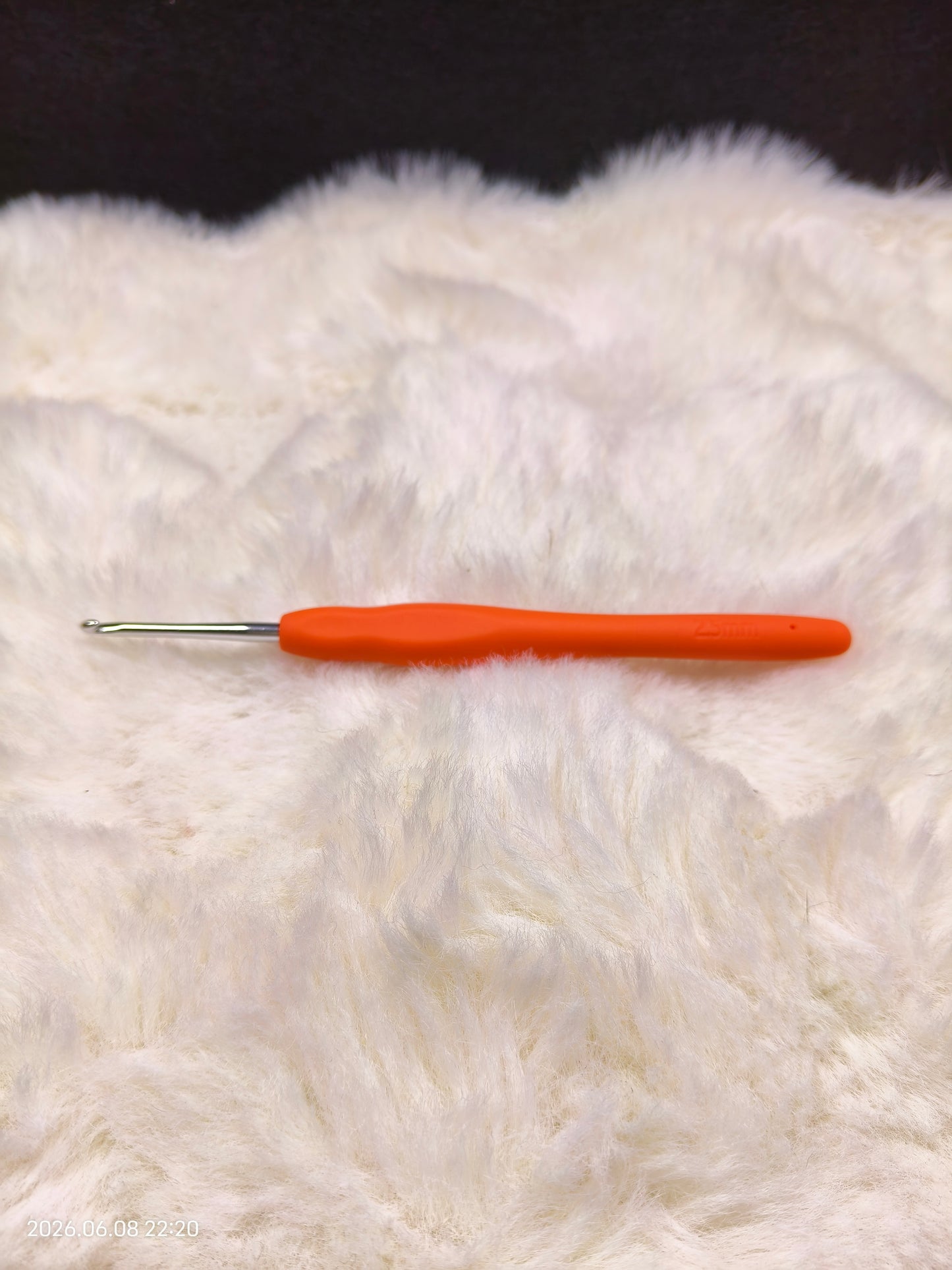 2.5mm Crochet Hook – Ergonomic Soft Grip Handle for Comfortable Crocheting