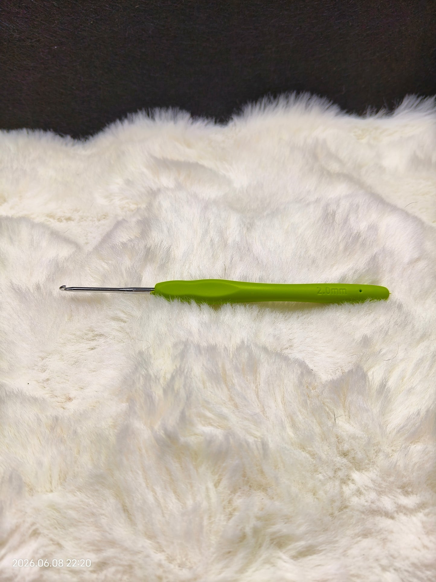 2.0mm Crochet Hook – Ergonomic Soft Grip Handle for Comfortable Crocheting