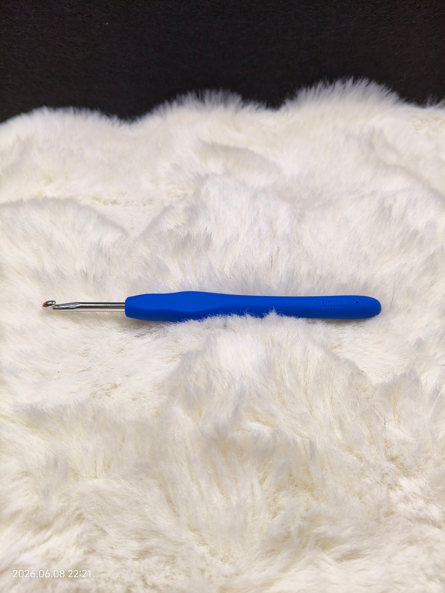 4.0mm Crochet Hook – Ergonomic Soft Grip Handle for Comfortable Crocheting