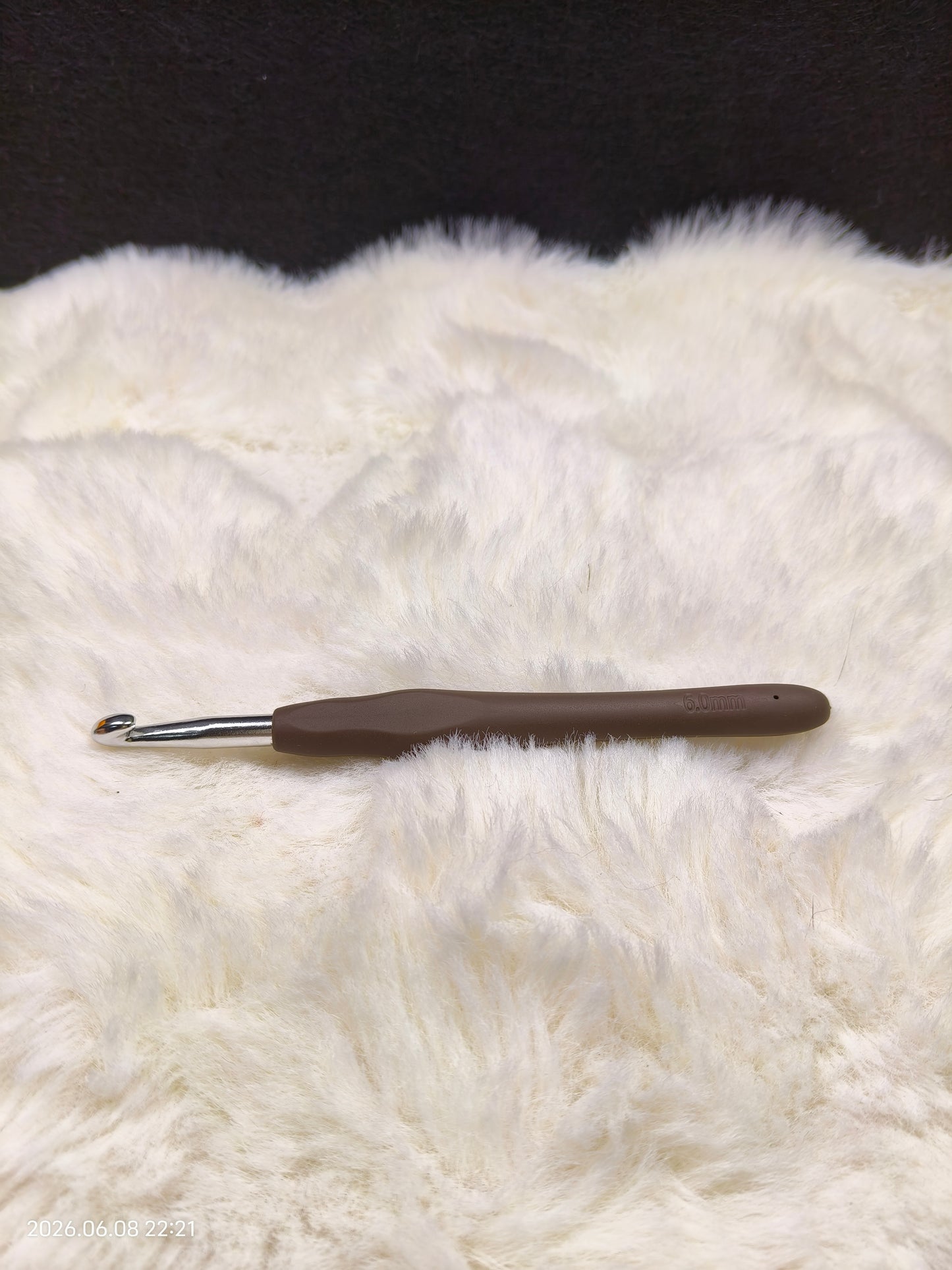 6.0mm Crochet Hook – Ergonomic Soft Grip Handle for Comfortable Crocheting
